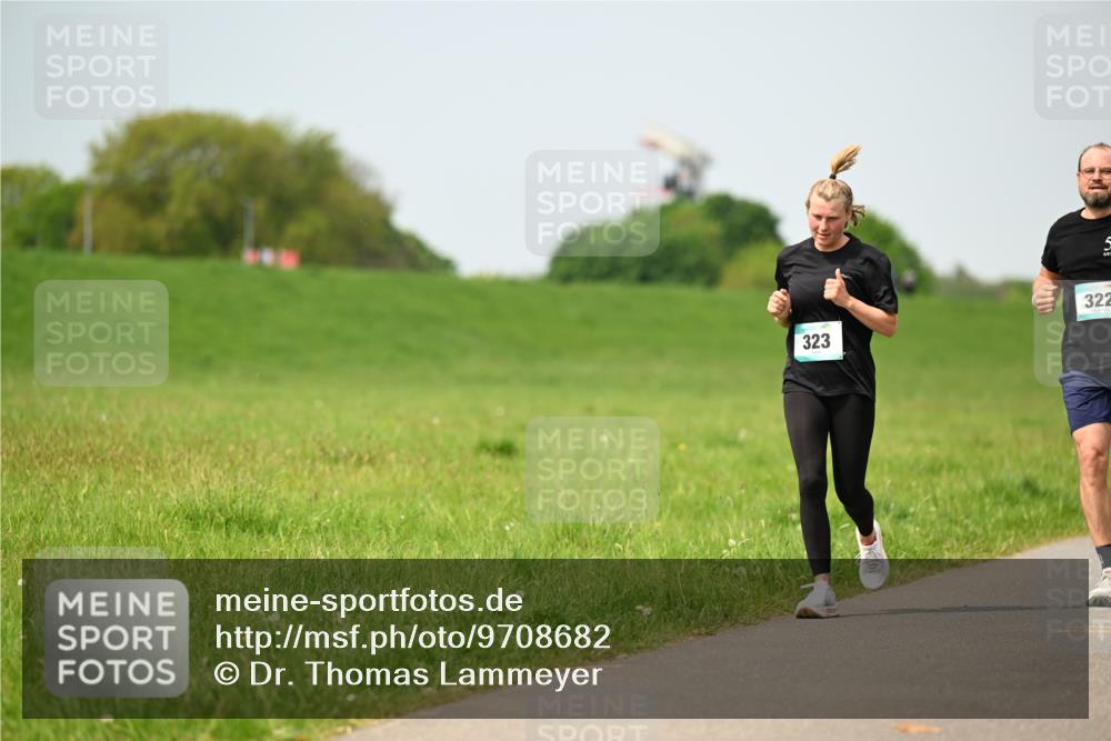 10.05.2026 - 8. Wedeler Halbmarathon Dr. Thomas Lammeyer http://msf.ph/oto/9708682 10.05.2026 12:01:41 Laufen 322, 323 meine-sportfotos.de