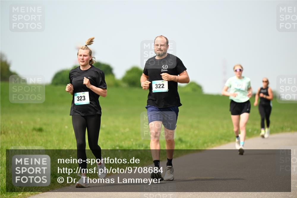 10.05.2026 - 8. Wedeler Halbmarathon Dr. Thomas Lammeyer http://msf.ph/oto/9708684 10.05.2026 12:01:42 Laufen 323, 322 meine-sportfotos.de