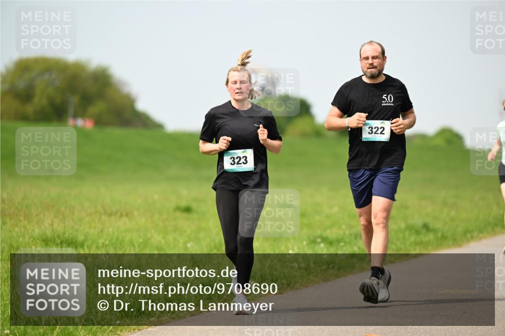 10.05.2026 - 8. Wedeler Halbmarathon Dr. Thomas Lammeyer http://msf.ph/oto/9708690 10.05.2026 12:01:42 Laufen 323, 322 meine-sportfotos.de