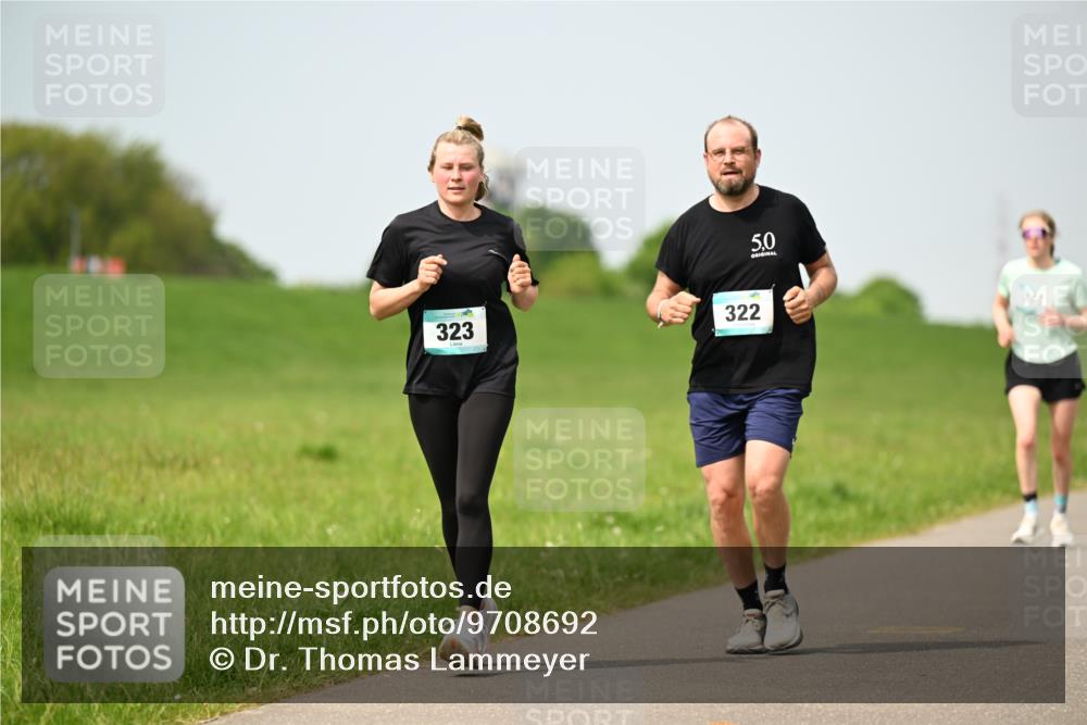 10.05.2026 - 8. Wedeler Halbmarathon Dr. Thomas Lammeyer http://msf.ph/oto/9708692 10.05.2026 12:01:42 Laufen 323, 322 meine-sportfotos.de