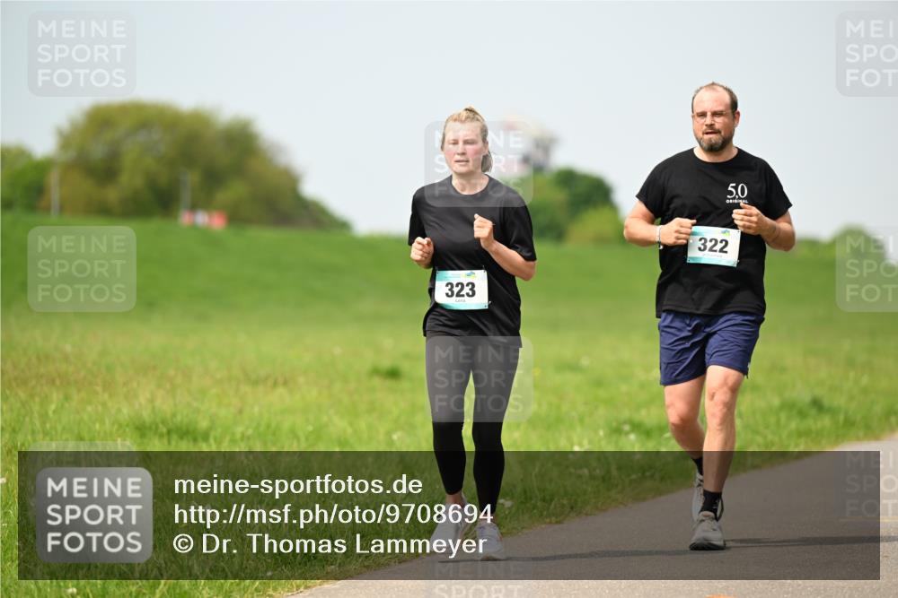 10.05.2026 - 8. Wedeler Halbmarathon Dr. Thomas Lammeyer http://msf.ph/oto/9708694 10.05.2026 12:01:43 Laufen 323, 322 meine-sportfotos.de