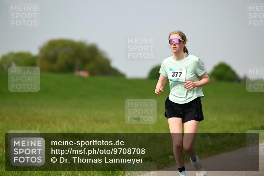 10.05.2026 - 8. Wedeler Halbmarathon Dr. Thomas Lammeyer http://msf.ph/oto/9708708 10.05.2026 12:01:48 Laufen 377 meine-sportfotos.de