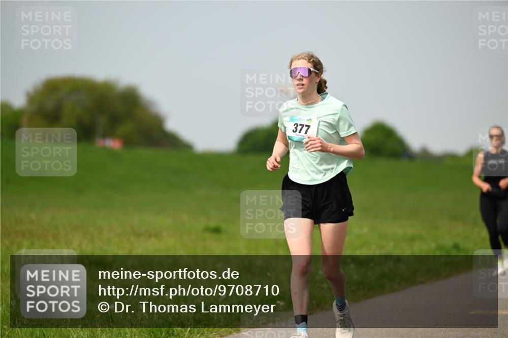 10.05.2026 - 8. Wedeler Halbmarathon Dr. Thomas Lammeyer http://msf.ph/oto/9708710 10.05.2026 12:01:48 Laufen 377 meine-sportfotos.de