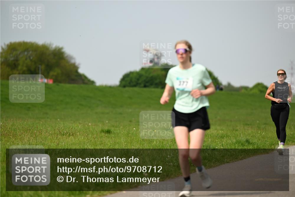 10.05.2026 - 8. Wedeler Halbmarathon Dr. Thomas Lammeyer http://msf.ph/oto/9708712 10.05.2026 12:01:47 Laufen 377 meine-sportfotos.de