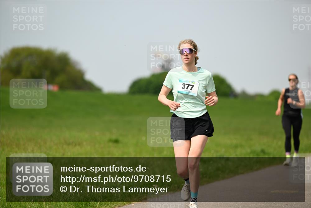 10.05.2026 - 8. Wedeler Halbmarathon Dr. Thomas Lammeyer http://msf.ph/oto/9708715 10.05.2026 12:01:47 Laufen 377 meine-sportfotos.de