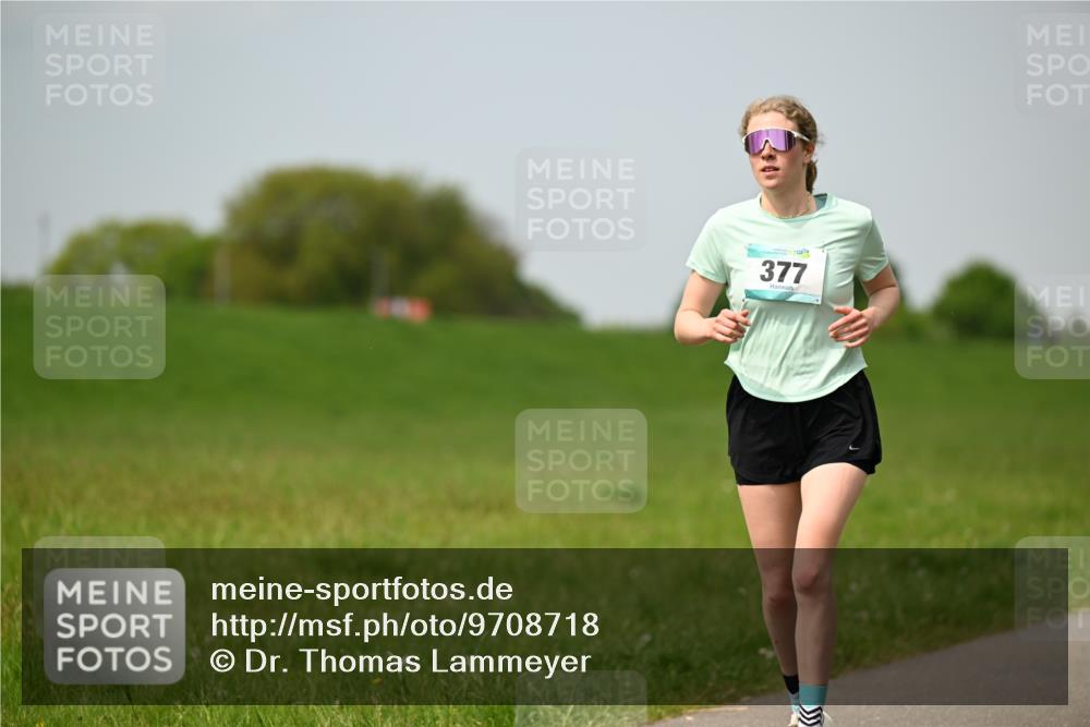 10.05.2026 - 8. Wedeler Halbmarathon Dr. Thomas Lammeyer http://msf.ph/oto/9708718 10.05.2026 12:01:48 Laufen 377 meine-sportfotos.de