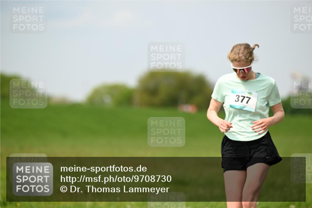 10.05.2026 - 8. Wedeler Halbmarathon Dr. Thomas Lammeyer http://msf.ph/oto/9708730 10.05.2026 12:01:49 Laufen 377 meine-sportfotos.de