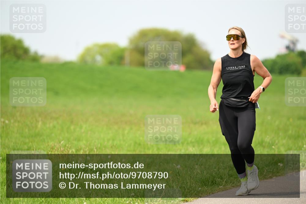 10.05.2026 - 8. Wedeler Halbmarathon Dr. Thomas Lammeyer http://msf.ph/oto/9708790 10.05.2026 12:01:53 Laufen 1989 meine-sportfotos.de