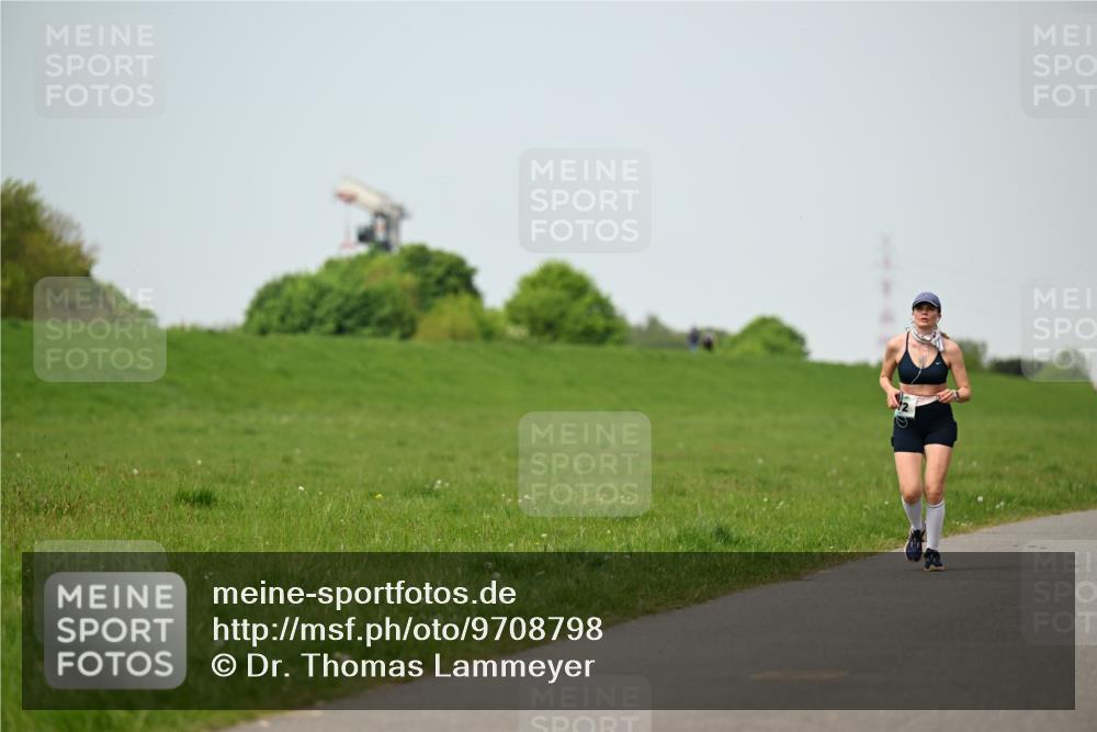 10.05.2026 - 8. Wedeler Halbmarathon Dr. Thomas Lammeyer http://msf.ph/oto/9708798 10.05.2026 12:02:08 Laufen  meine-sportfotos.de