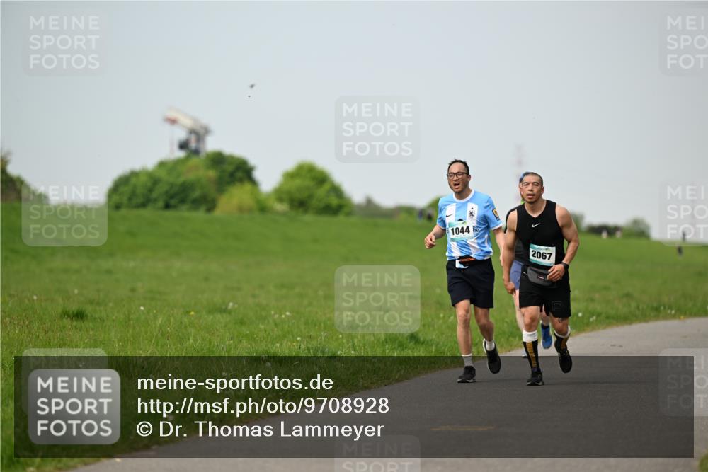 10.05.2026 - 8. Wedeler Halbmarathon Dr. Thomas Lammeyer http://msf.ph/oto/9708928 10.05.2026 12:02:21 Laufen 1044, 2067 meine-sportfotos.de