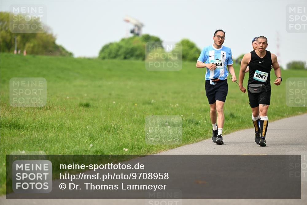 10.05.2026 - 8. Wedeler Halbmarathon Dr. Thomas Lammeyer http://msf.ph/oto/9708958 10.05.2026 12:02:23 Laufen 2067 meine-sportfotos.de