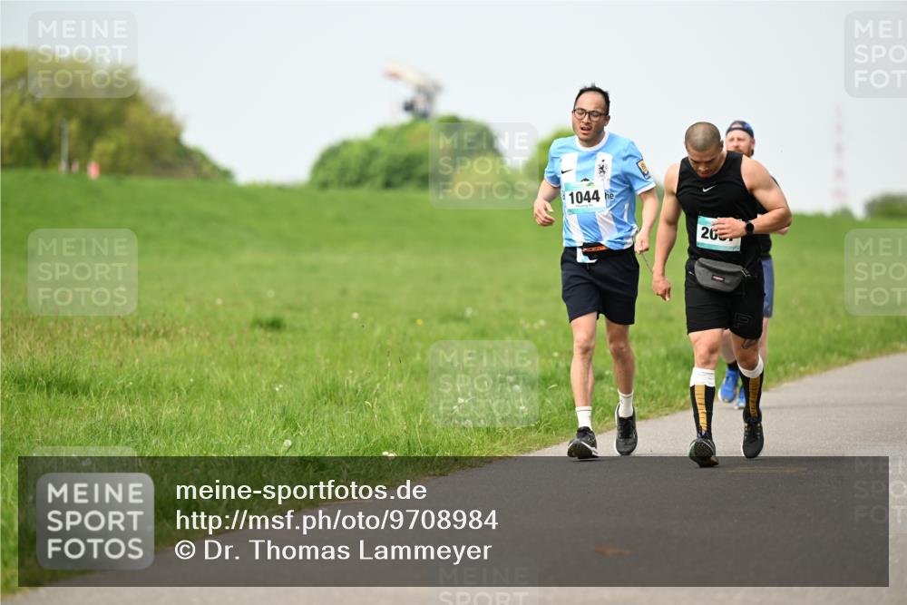 10.05.2026 - 8. Wedeler Halbmarathon Dr. Thomas Lammeyer http://msf.ph/oto/9708984 10.05.2026 12:02:24 Laufen 1044 meine-sportfotos.de