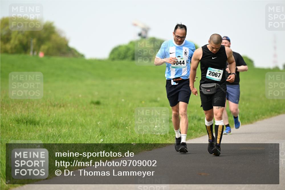 10.05.2026 - 8. Wedeler Halbmarathon Dr. Thomas Lammeyer http://msf.ph/oto/9709002 10.05.2026 12:02:25 Laufen 044, 2067 meine-sportfotos.de