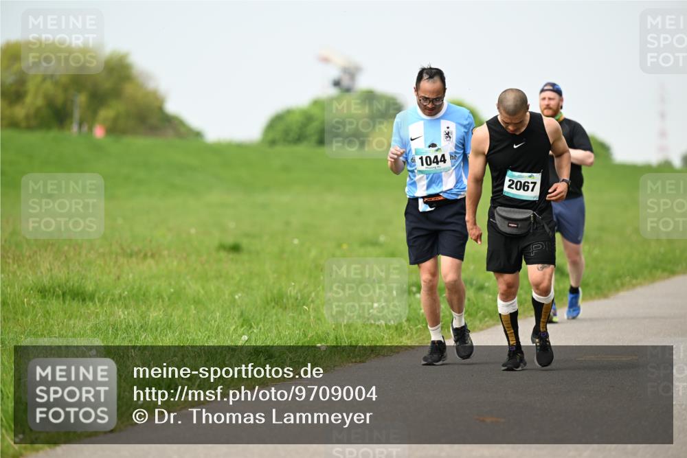 10.05.2026 - 8. Wedeler Halbmarathon Dr. Thomas Lammeyer http://msf.ph/oto/9709004 10.05.2026 12:02:25 Laufen 1044, 2067 meine-sportfotos.de