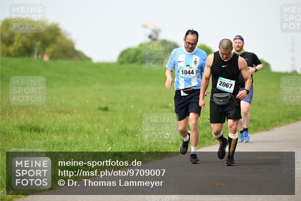 10.05.2026 - 8. Wedeler Halbmarathon Dr. Thomas Lammeyer http://msf.ph/oto/9709007 10.05.2026 12:02:25 Laufen 1044, 2067 meine-sportfotos.de