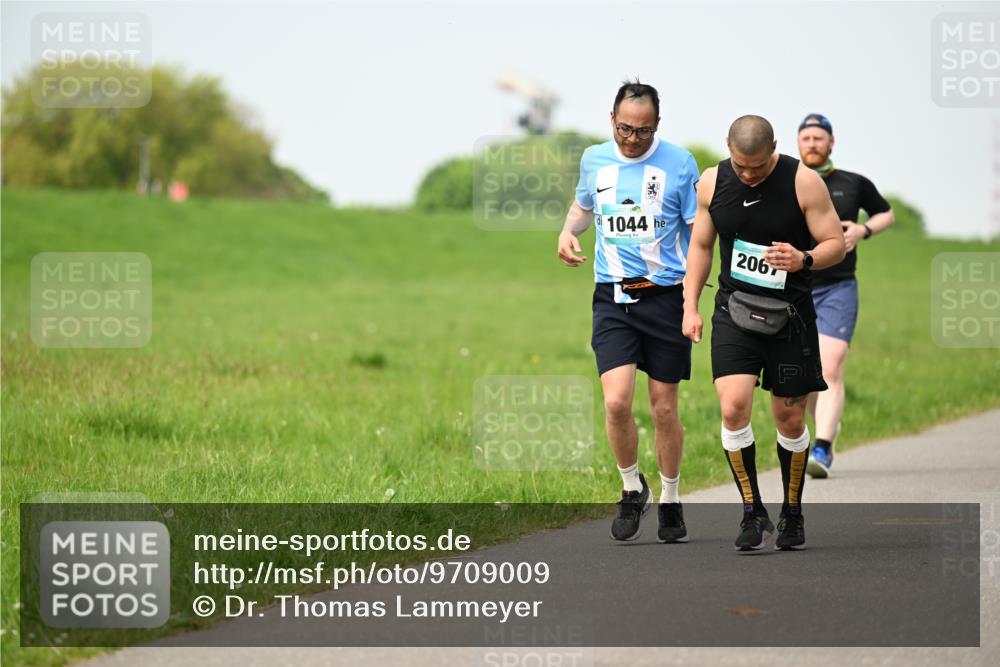 10.05.2026 - 8. Wedeler Halbmarathon Dr. Thomas Lammeyer http://msf.ph/oto/9709009 10.05.2026 12:02:25 Laufen 1044, 2067 meine-sportfotos.de