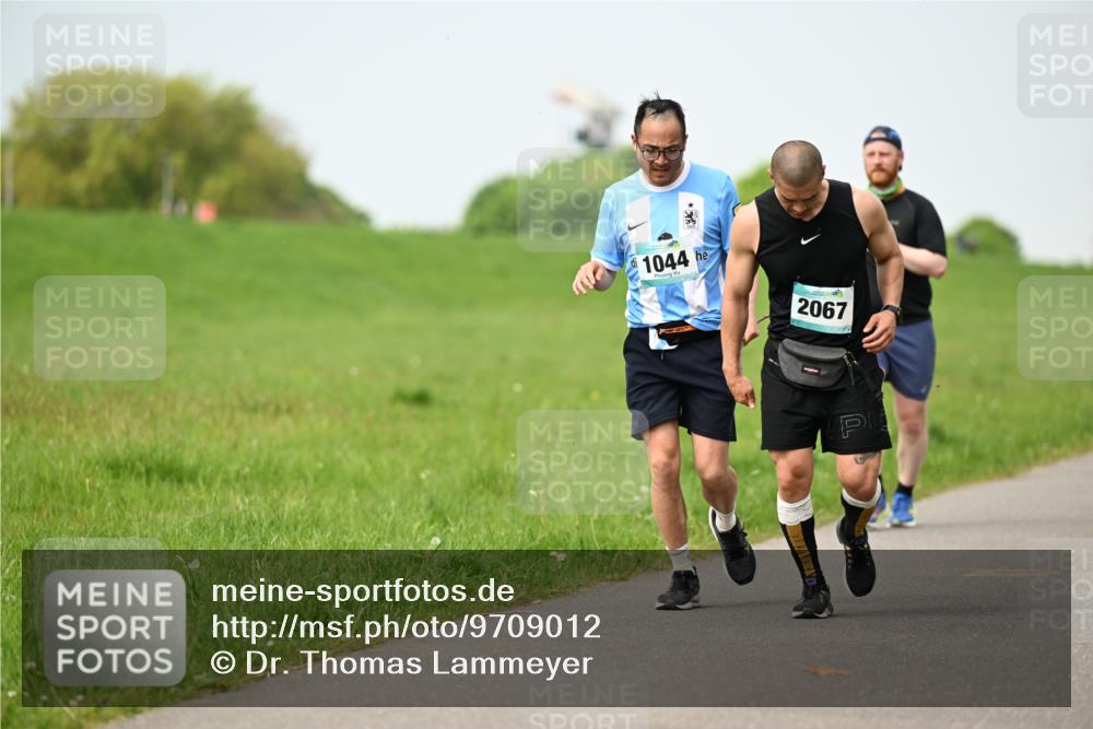 10.05.2026 - 8. Wedeler Halbmarathon Dr. Thomas Lammeyer http://msf.ph/oto/9709012 10.05.2026 12:02:25 Laufen 1044, 2067 meine-sportfotos.de