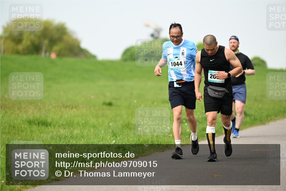 10.05.2026 - 8. Wedeler Halbmarathon Dr. Thomas Lammeyer http://msf.ph/oto/9709015 10.05.2026 12:02:25 Laufen 1044 meine-sportfotos.de