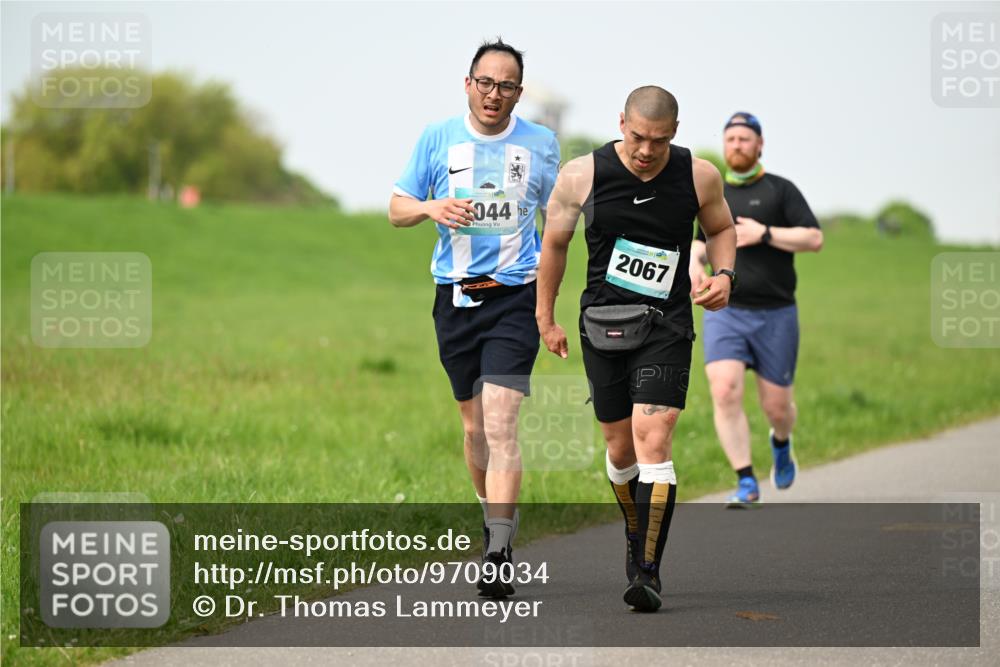 10.05.2026 - 8. Wedeler Halbmarathon Dr. Thomas Lammeyer http://msf.ph/oto/9709034 10.05.2026 12:02:26 Laufen 044, 2067 meine-sportfotos.de