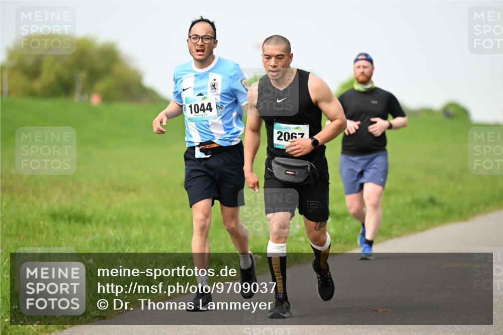 10.05.2026 - 8. Wedeler Halbmarathon Dr. Thomas Lammeyer http://msf.ph/oto/9709037 10.05.2026 12:02:27 Laufen 1044, 2067 meine-sportfotos.de