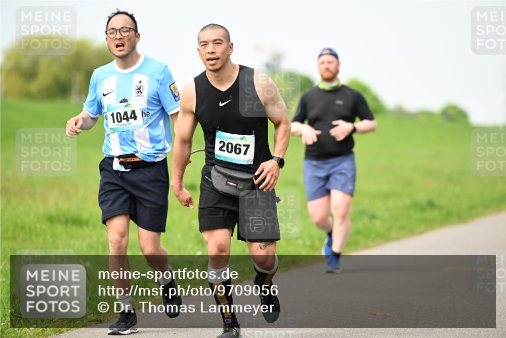 10.05.2026 - 8. Wedeler Halbmarathon Dr. Thomas Lammeyer http://msf.ph/oto/9709056 10.05.2026 12:02:27 Laufen 1044, 2067 meine-sportfotos.de