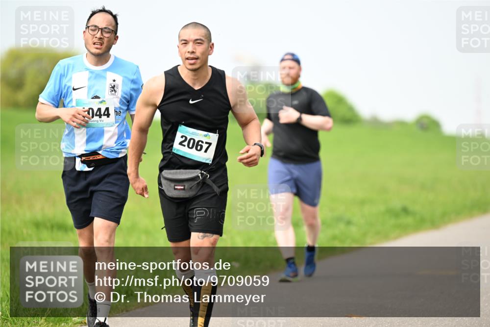 10.05.2026 - 8. Wedeler Halbmarathon Dr. Thomas Lammeyer http://msf.ph/oto/9709059 10.05.2026 12:02:28 Laufen 044, 2067 meine-sportfotos.de