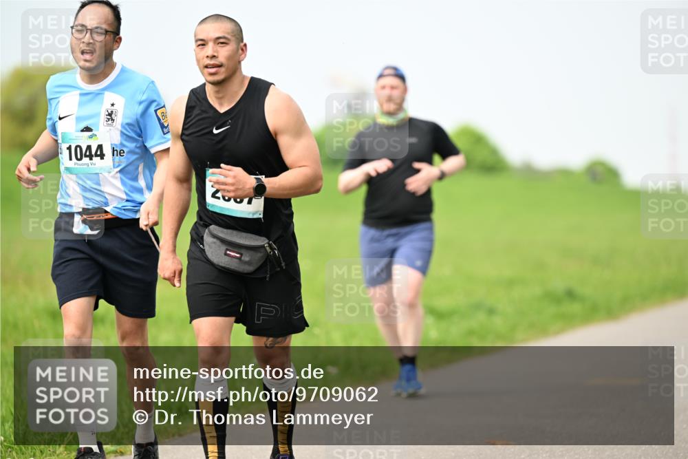 10.05.2026 - 8. Wedeler Halbmarathon Dr. Thomas Lammeyer http://msf.ph/oto/9709062 10.05.2026 12:02:28 Laufen 1044 meine-sportfotos.de