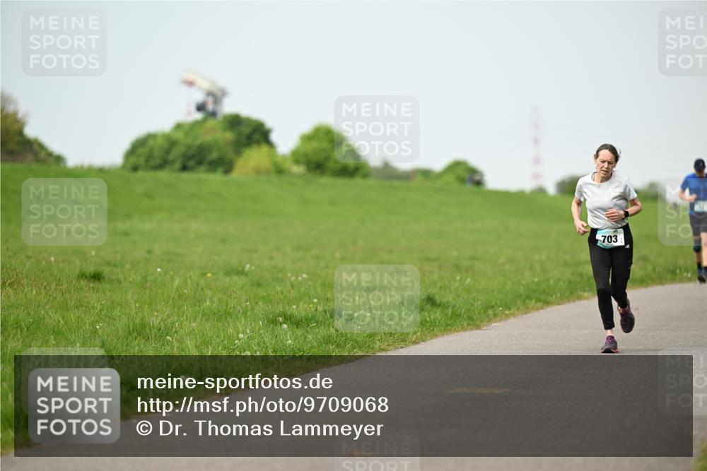 10.05.2026 - 8. Wedeler Halbmarathon Dr. Thomas Lammeyer http://msf.ph/oto/9709068 10.05.2026 12:02:37 Laufen 703 meine-sportfotos.de
