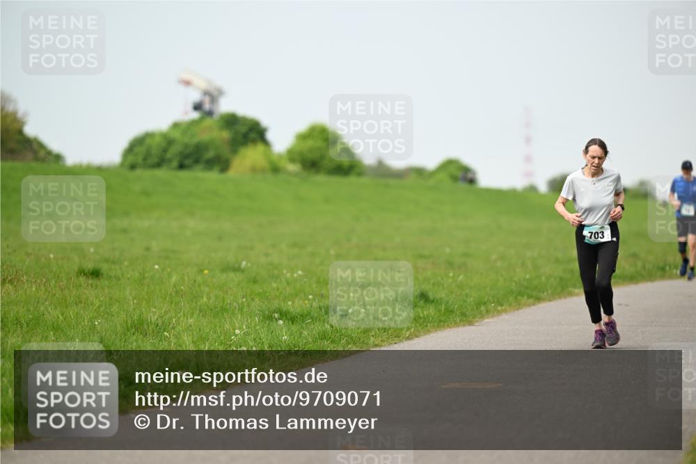 10.05.2026 - 8. Wedeler Halbmarathon Dr. Thomas Lammeyer http://msf.ph/oto/9709071 10.05.2026 12:02:37 Laufen 703 meine-sportfotos.de