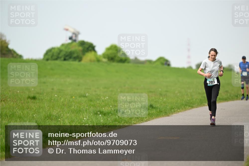 10.05.2026 - 8. Wedeler Halbmarathon Dr. Thomas Lammeyer http://msf.ph/oto/9709073 10.05.2026 12:02:38 Laufen 703 meine-sportfotos.de