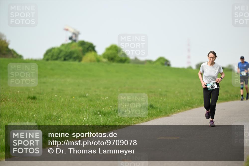 10.05.2026 - 8. Wedeler Halbmarathon Dr. Thomas Lammeyer http://msf.ph/oto/9709078 10.05.2026 12:02:38 Laufen 703 meine-sportfotos.de