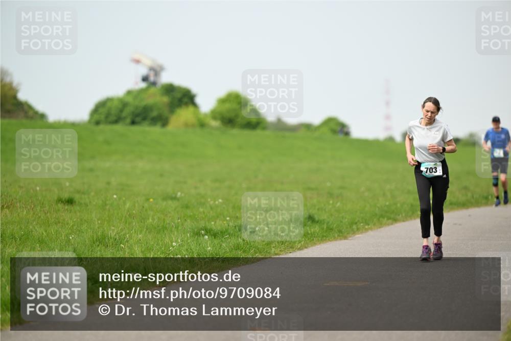 10.05.2026 - 8. Wedeler Halbmarathon Dr. Thomas Lammeyer http://msf.ph/oto/9709084 10.05.2026 12:02:38 Laufen 703 meine-sportfotos.de