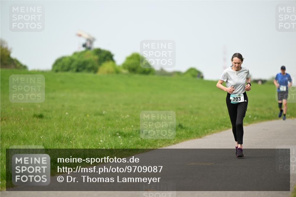 10.05.2026 - 8. Wedeler Halbmarathon Dr. Thomas Lammeyer http://msf.ph/oto/9709087 10.05.2026 12:02:39 Laufen 703 meine-sportfotos.de