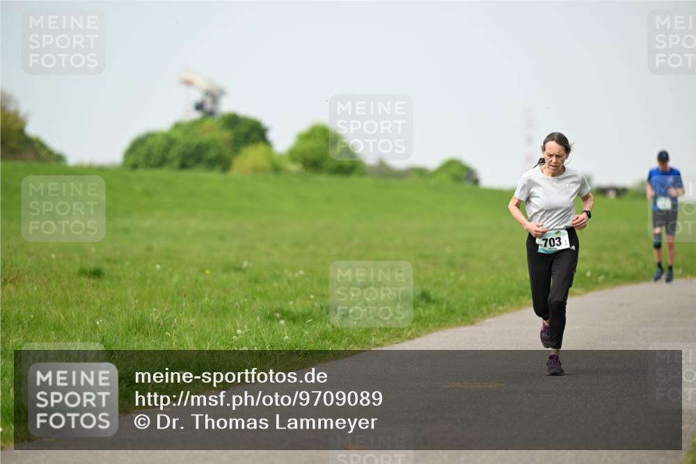 10.05.2026 - 8. Wedeler Halbmarathon Dr. Thomas Lammeyer http://msf.ph/oto/9709089 10.05.2026 12:02:39 Laufen 703 meine-sportfotos.de
