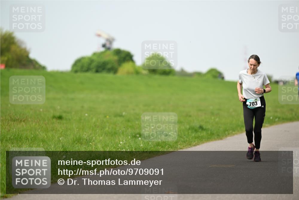 10.05.2026 - 8. Wedeler Halbmarathon Dr. Thomas Lammeyer http://msf.ph/oto/9709091 10.05.2026 12:02:39 Laufen 703 meine-sportfotos.de