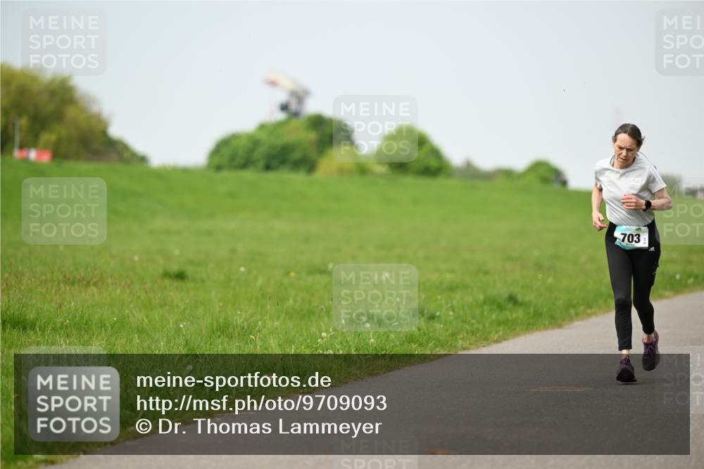 10.05.2026 - 8. Wedeler Halbmarathon Dr. Thomas Lammeyer http://msf.ph/oto/9709093 10.05.2026 12:02:39 Laufen 703 meine-sportfotos.de