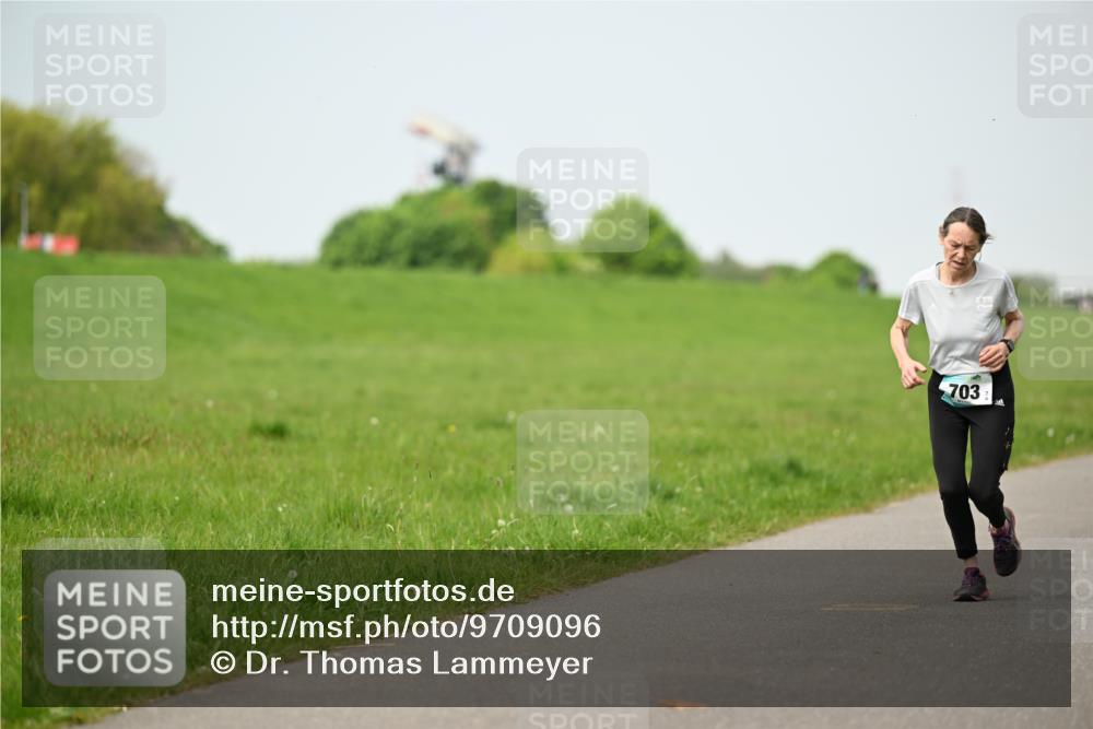 10.05.2026 - 8. Wedeler Halbmarathon Dr. Thomas Lammeyer http://msf.ph/oto/9709096 10.05.2026 12:02:39 Laufen 703 meine-sportfotos.de