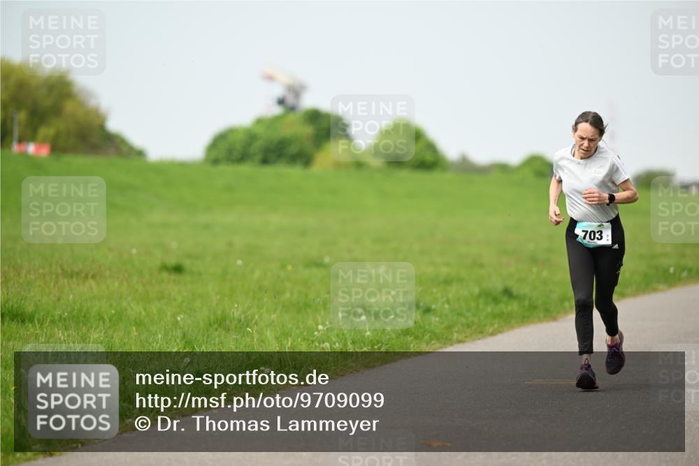 10.05.2026 - 8. Wedeler Halbmarathon Dr. Thomas Lammeyer http://msf.ph/oto/9709099 10.05.2026 12:02:40 Laufen 703 meine-sportfotos.de