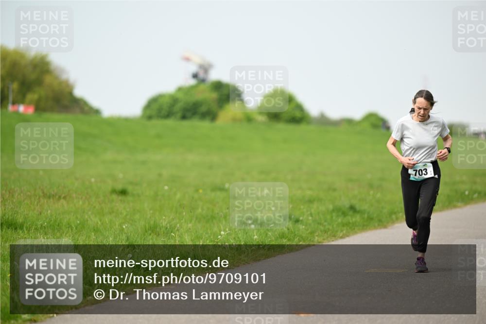 10.05.2026 - 8. Wedeler Halbmarathon Dr. Thomas Lammeyer http://msf.ph/oto/9709101 10.05.2026 12:02:40 Laufen 703 meine-sportfotos.de