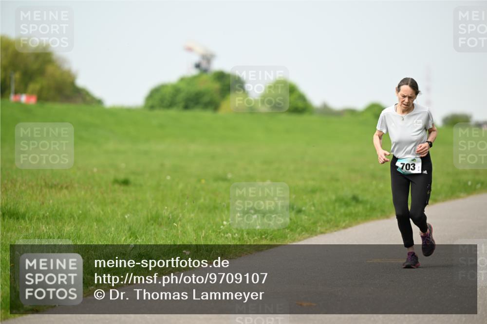 10.05.2026 - 8. Wedeler Halbmarathon Dr. Thomas Lammeyer http://msf.ph/oto/9709107 10.05.2026 12:02:40 Laufen 703 meine-sportfotos.de