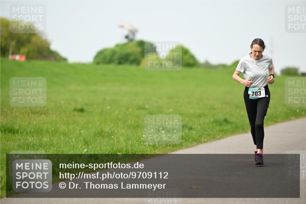 10.05.2026 - 8. Wedeler Halbmarathon Dr. Thomas Lammeyer http://msf.ph/oto/9709112 10.05.2026 12:02:40 Laufen 703 meine-sportfotos.de