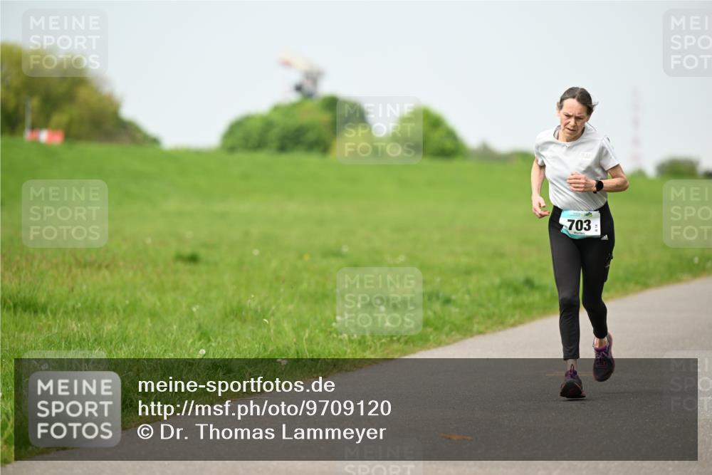 10.05.2026 - 8. Wedeler Halbmarathon Dr. Thomas Lammeyer http://msf.ph/oto/9709120 10.05.2026 12:02:41 Laufen 703 meine-sportfotos.de