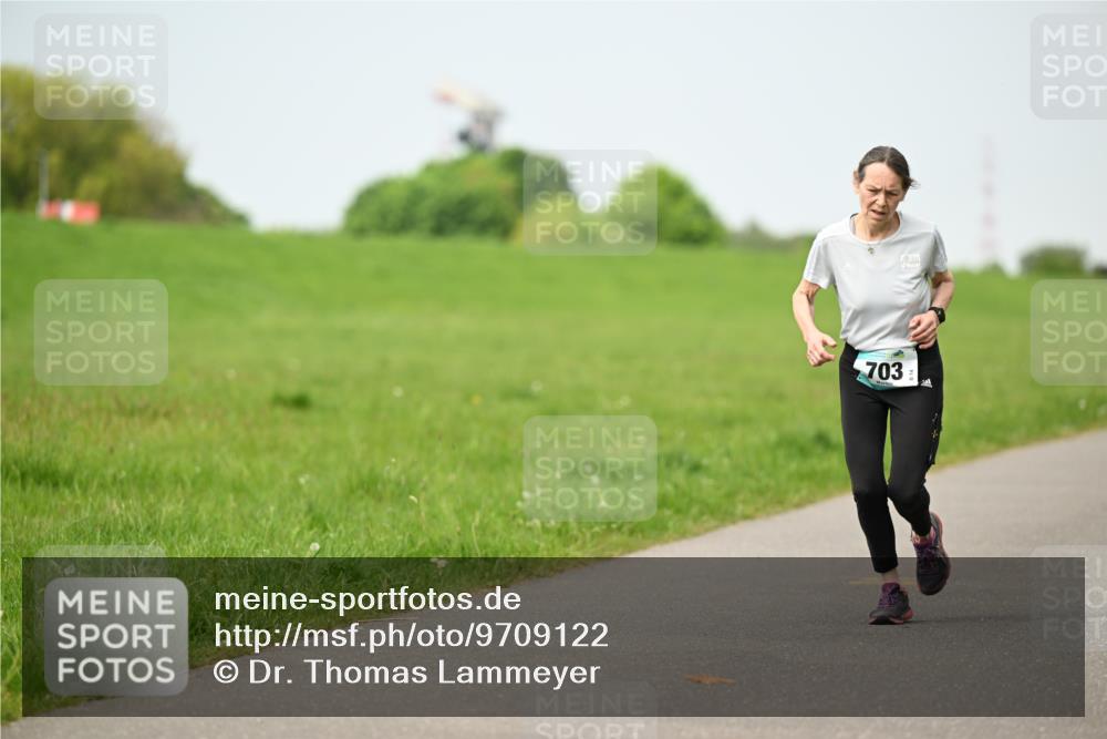 10.05.2026 - 8. Wedeler Halbmarathon Dr. Thomas Lammeyer http://msf.ph/oto/9709122 10.05.2026 12:02:41 Laufen 703 meine-sportfotos.de