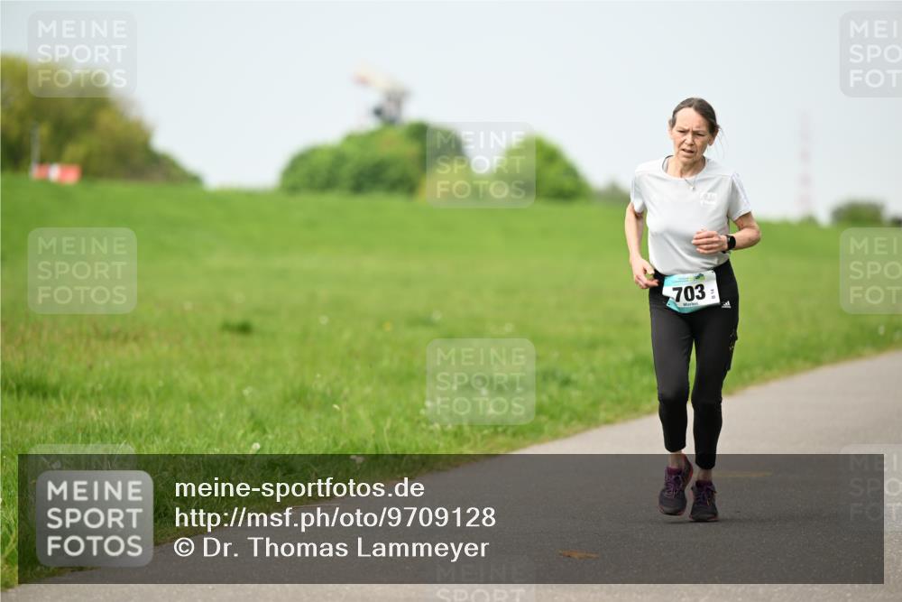 10.05.2026 - 8. Wedeler Halbmarathon Dr. Thomas Lammeyer http://msf.ph/oto/9709128 10.05.2026 12:02:41 Laufen 703 meine-sportfotos.de
