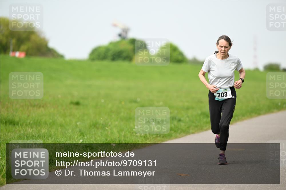 10.05.2026 - 8. Wedeler Halbmarathon Dr. Thomas Lammeyer http://msf.ph/oto/9709131 10.05.2026 12:02:41 Laufen 703 meine-sportfotos.de
