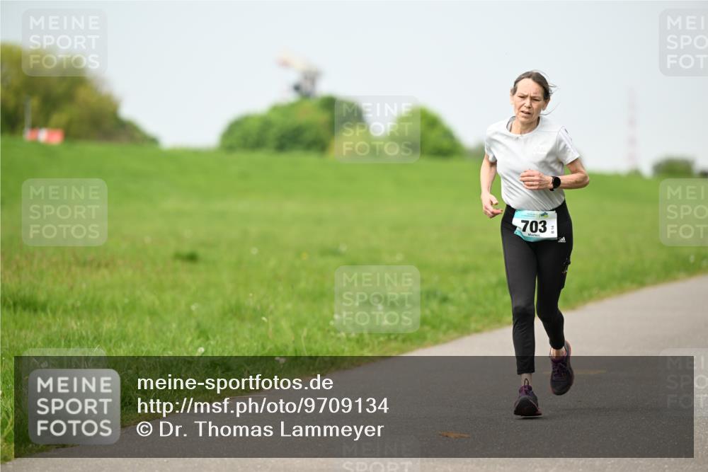 10.05.2026 - 8. Wedeler Halbmarathon Dr. Thomas Lammeyer http://msf.ph/oto/9709134 10.05.2026 12:02:41 Laufen 703 meine-sportfotos.de
