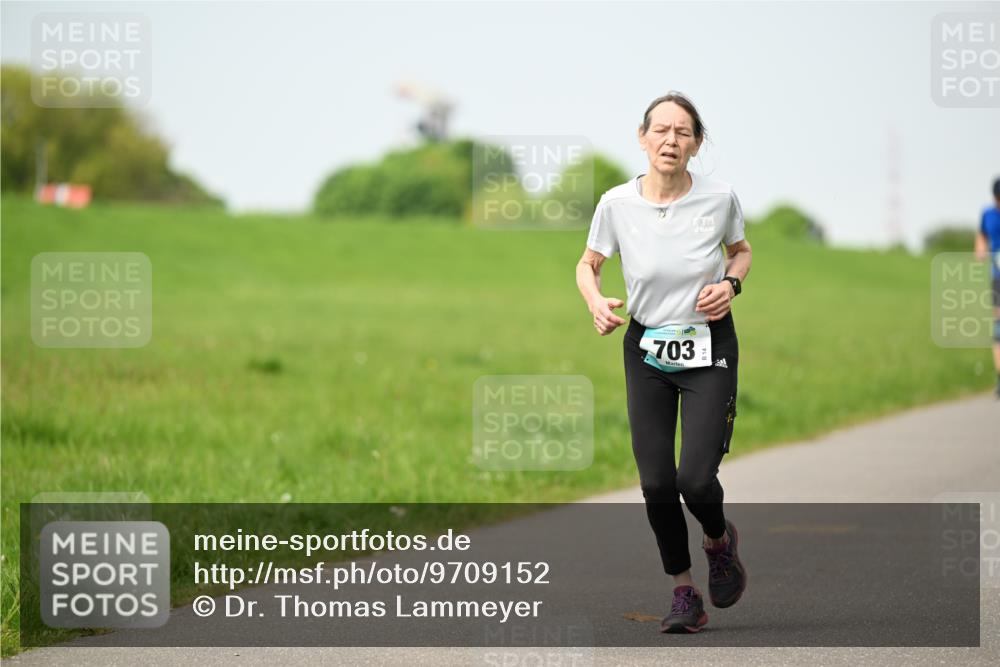 10.05.2026 - 8. Wedeler Halbmarathon Dr. Thomas Lammeyer http://msf.ph/oto/9709152 10.05.2026 12:02:42 Laufen 703 meine-sportfotos.de