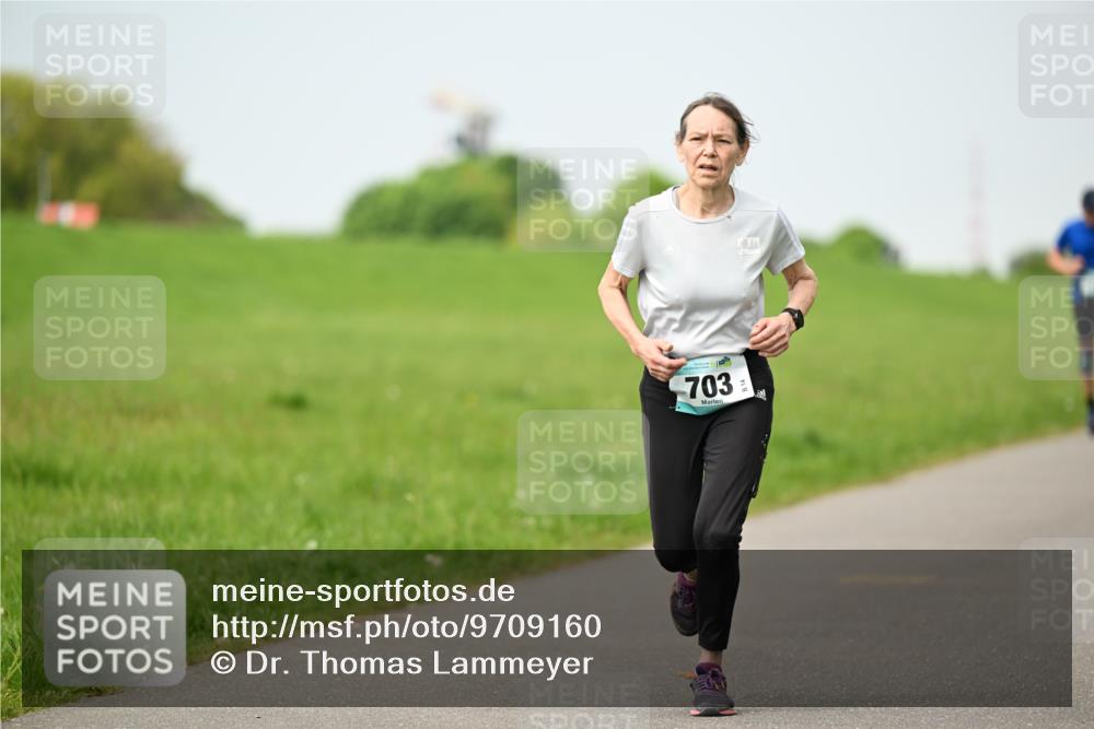 10.05.2026 - 8. Wedeler Halbmarathon Dr. Thomas Lammeyer http://msf.ph/oto/9709160 10.05.2026 12:02:42 Laufen 703 meine-sportfotos.de