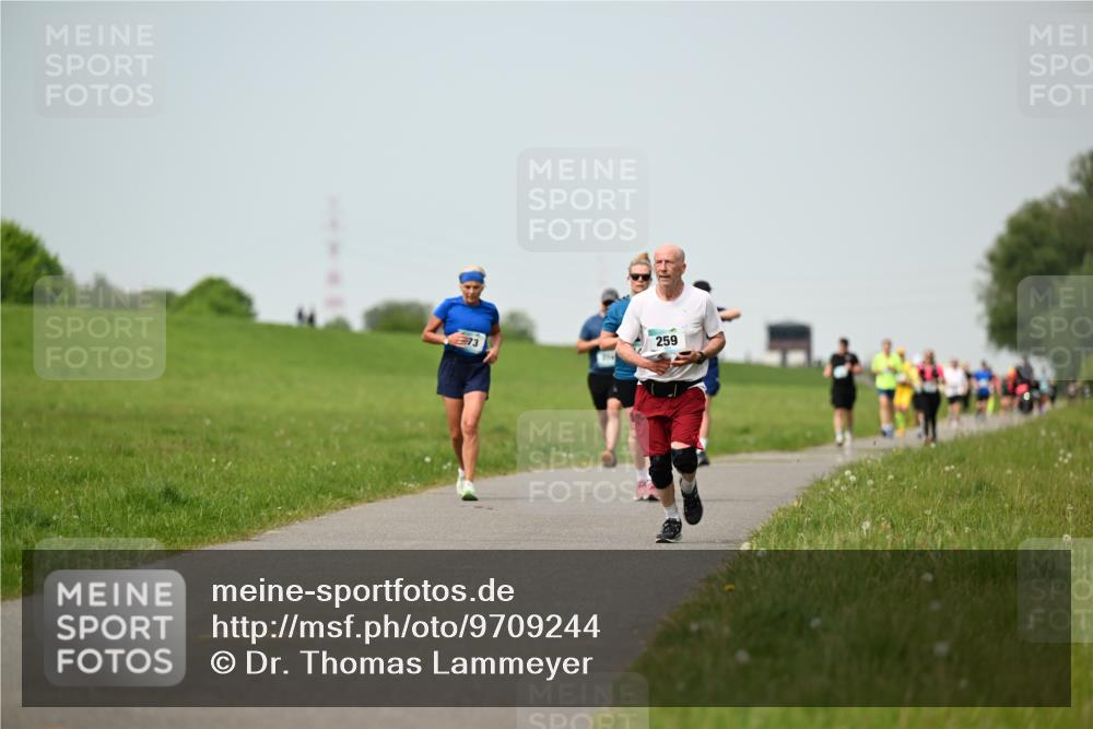 10.05.2026 - 8. Wedeler Halbmarathon Dr. Thomas Lammeyer http://msf.ph/oto/9709244 10.05.2026 12:03:00 Laufen 259 meine-sportfotos.de