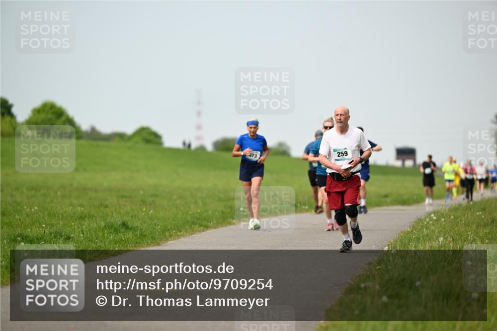 10.05.2026 - 8. Wedeler Halbmarathon Dr. Thomas Lammeyer http://msf.ph/oto/9709254 10.05.2026 12:03:01 Laufen 259 meine-sportfotos.de